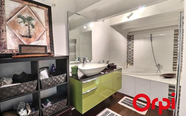 Appartement à vendre    3 pièces • 71,29 m2 Marseille 1