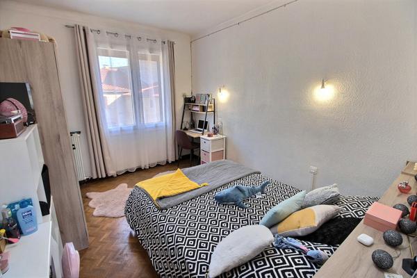 A VENDRE ESTAGEL OPPORTUNITE RARE POUR LOCATION COURTE DUREE OU CHAMBRES D'HOTES