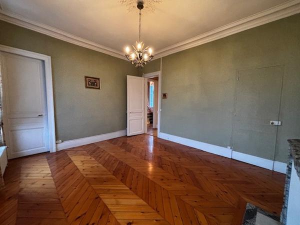 Elbeuf (76500) Maison de Maitre T7 160m2