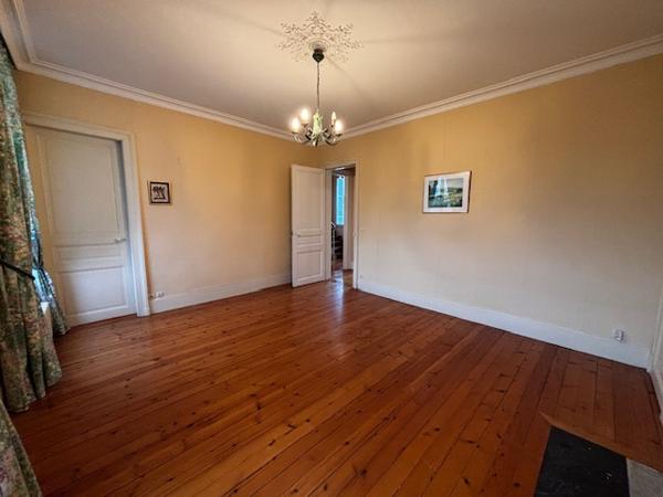 Elbeuf (76500) Maison de Maitre T7 160m2