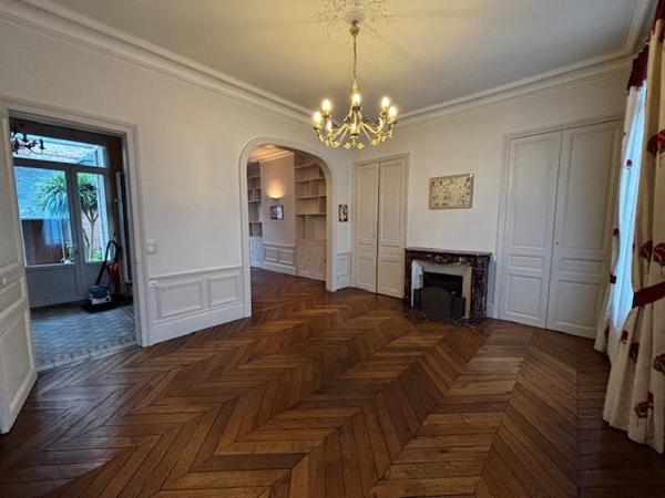 Elbeuf (76500) Maison de Maitre T7 160m2