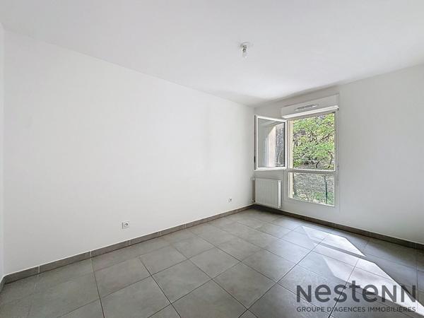 Appartement T2 de 43m2 au dernier étage d'une résidence récente à Rousset
