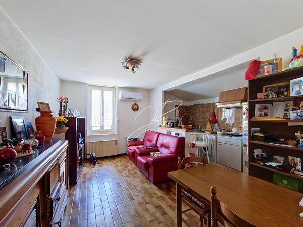 Immeuble 108 m², 2 apartements, garage et remise