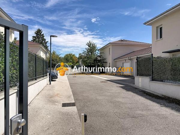 Vente                                                      Maison
                        
                     5 pièces                      118 m2                     à Bourgoin-Jallieu