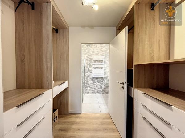 Vente                                                      Maison
                        
                     5 pièces                      118 m2                     à Bourgoin-Jallieu