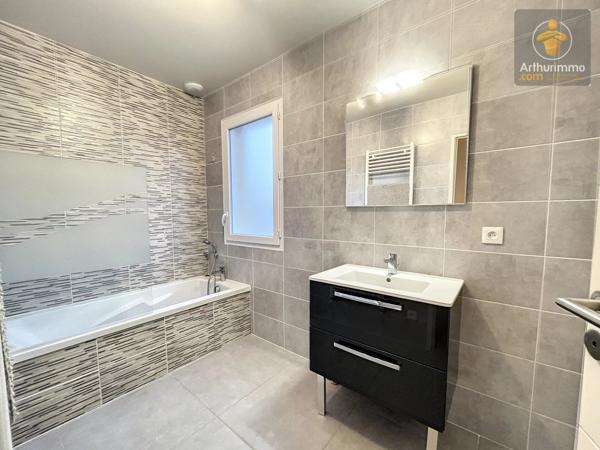 Vente                                                      Maison
                        
                     5 pièces                      118 m2                     à Bourgoin-Jallieu