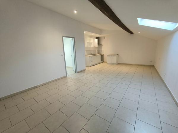 LEZIGNAN-CORBIERES - Appartement T2 à louer proche de toutes commodités
