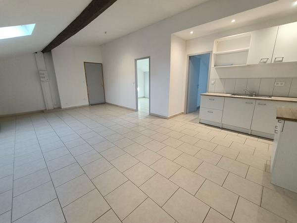 LEZIGNAN-CORBIERES - Appartement T2 à louer proche de toutes commodités