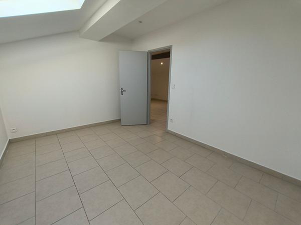 LEZIGNAN-CORBIERES - Appartement T2 à louer proche de toutes commodités