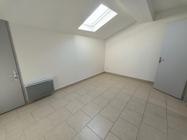 LEZIGNAN-CORBIERES - Appartement T2 à louer proche de toutes commodités