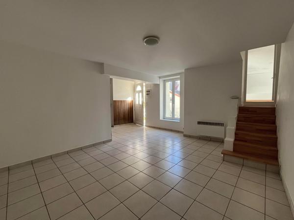 Bel appartement type F2 + Bureau d'une superficie de 61,41m² idéalement situé au centre ville de LUZARCHES