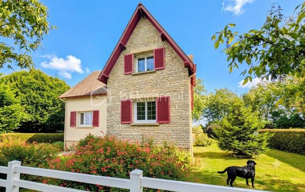 EXCLUSIVITE

Située sur la commune prisée de Douvres-la-Délivrande,  à proximité immédiate de commerces, cette belle propriété de 146 m² habitables allie le cachet de l'ancien au confort moderne. 
Elle se distingue dès l'extérieur par son architecture soignée, dotée d'une toiture en tuiles plates et d'une façade habillée de pierres de parement. 
Édifiée sur un magnifique jardin arboré de 900 m², elle offre de superbes volumes et un agencement idéal.

 Les Caractéristiques Clés

 * Surface habitable : 146 m²
 * Surface du terrain : 900 m²
 * Nombre de chambres : 5 (dont une au rez-de-chaussée)
 * Sous-sol total : 85 m²

 L'Agencement Intérieur
Au rez-de-chaussée (entièrement revêtu de tomettes authentiques et des poutres apparentes dans l'entrée) :
 * Une vaste pièce de vie de 38 m², chaleureuse et lumineuse grâce à sa triple exposition, agrémentée d'un poêle à pellets.
 * Une cuisine aménagée et parfaitement équipée.
 * Une chambre et une salle d'eau , permettant une vie de plain-pied confortable.

*À l'étage (desservi par un escalier et un palier conservant le charme des tomettes) :
 * Quatre belles chambres, dont une particulièrement spacieuse de plus de 20 m² habitables.
 * Une salle de bains indépendante équipée d'une baignoire.
 * Un WC séparé.

 Le Sous-Sol Complet (85 m²)
 * Un vaste garage d'environ 35 m².
 * Une très grande pièce de 40 m², offrant de multiples possibilités d'aménagement (atelier, salle de jeux, espace de stockage).

 Énergie et Fiscalité
 * Système de chauffage : Électrique couplé à un poêle à pellets pour un confort optimal.
 * Consommation énergétique réelle : Environ 2000 €/an d'électricité et 480 €/an de pellets (une consommation avérée largement inférieure aux estimations du DPE).
 * Taxe foncière : 2200 €

Vous n'avez plus qu'a mettre vos meubles et savourer le bonheur de vivre ici!