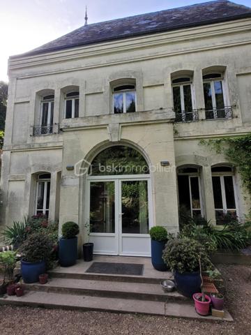 *** A 6 km d'ETRETAT, au coeur d'un parc paysager de 4000 m2 environ propriété  comprenant authentique  MANOIR 19ème siècle  avec ses éléments d'époque : vitraux, moulures, cheminées et ancienne maison de gardien 1886 ***
Edifié sur une grande cave divisée en chaufferie, cave à vin et plusieurs pièces de rangement, ce  Manoir  comprend au rez-de-chaussée: hall d'entrée, grande salle à manger avec cheminée, grand salon avec cheminée, petit salon avec cheminée et accès sur véranda d'époque, grande cuisine équipée avec accès extérieur, arrière cuisine, WC.
A l'étage : grand palier , 4 chambres, bureau, 2 salles de bain, dont une avec douche, WC.
Au 2éme étage: 2 greniers de belle hauteur qui sont aménageables.
Ancienne maison de gardien  comprenant au rez-de-chaussée: entrée, séjour, cuisine, WC, GARAGE pour 3 voitures et atelier. Au 1er étage: 2 pièces avec point d'eau.
Dépendance de plain pied, ancienne buanderie, divisée en 2 pièces.