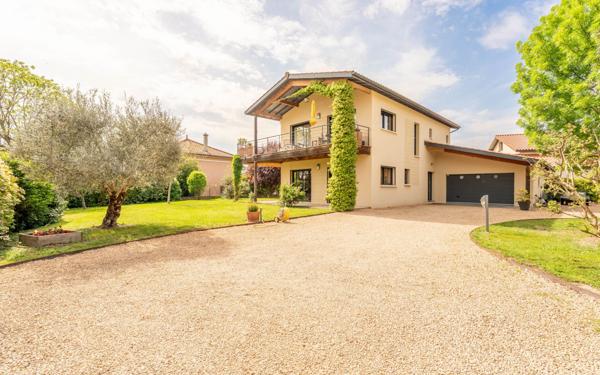 Maison à vendre    5 pièces •  Chazay-d'Azergues