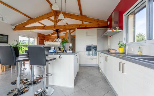 Maison à vendre    5 pièces •  Chazay-d'Azergues