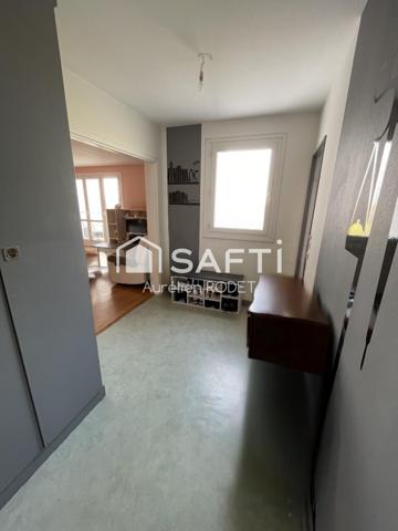 Appartement T5 avec balcon.