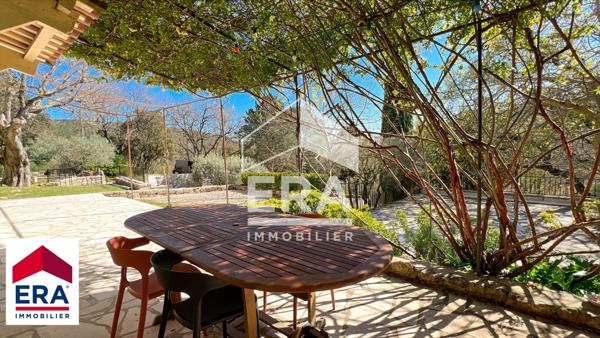 Charmante propriété en pierre avec jardin et piscine