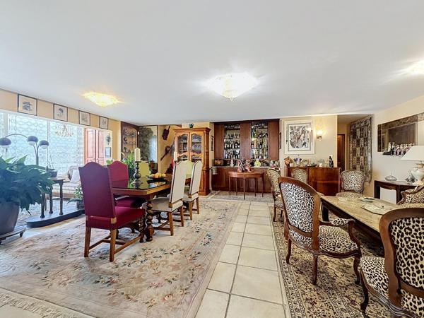 EXCEPTIONNELLE VILLA SUR TOIT DE 300 M²  VUE MER