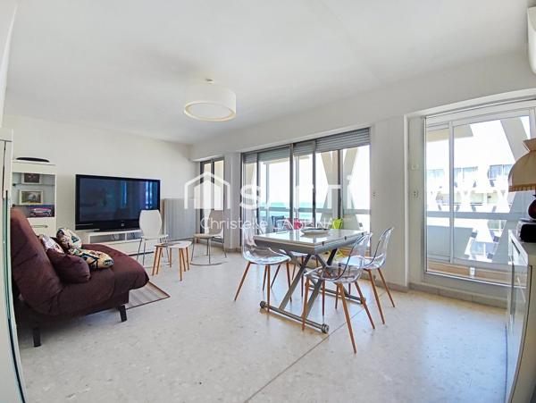 Vue mer exceptionnelle – Appartement avec accès direct à la plage et parking privatif