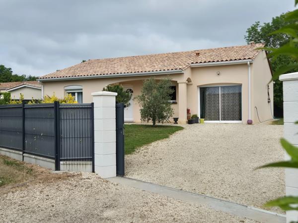 Pavillon Plain-Pied, 100 m2, 3 chambres. Prestation qualitative, terrain paysagé.