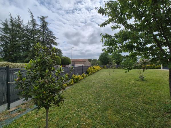 Pavillon Plain-Pied, 100 m2, 3 chambres. Prestation qualitative, terrain paysagé.