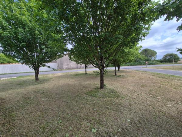 Pavillon Plain-Pied, 100 m2, 3 chambres. Prestation qualitative, terrain paysagé.