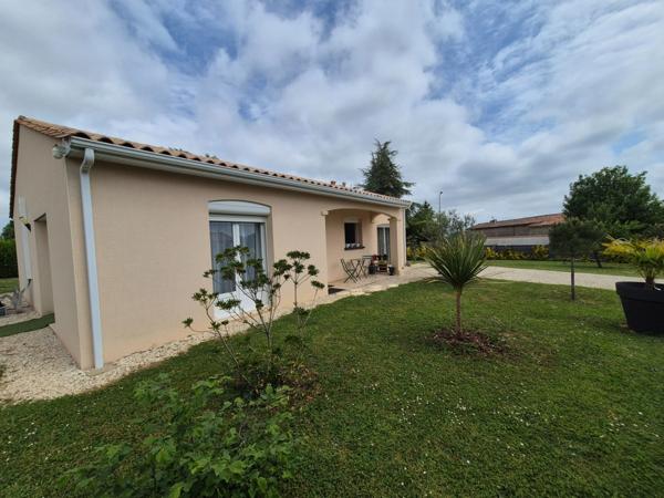 Pavillon Plain-Pied, 100 m2, 3 chambres. Prestation qualitative, terrain paysagé.