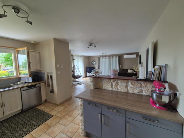 Pavillon Plain-Pied, 100 m2, 3 chambres. Prestation qualitative, terrain paysagé.