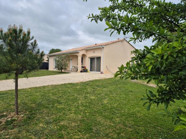 Pavillon Plain-Pied, 100 m2, 3 chambres. Prestation qualitative, terrain paysagé.
