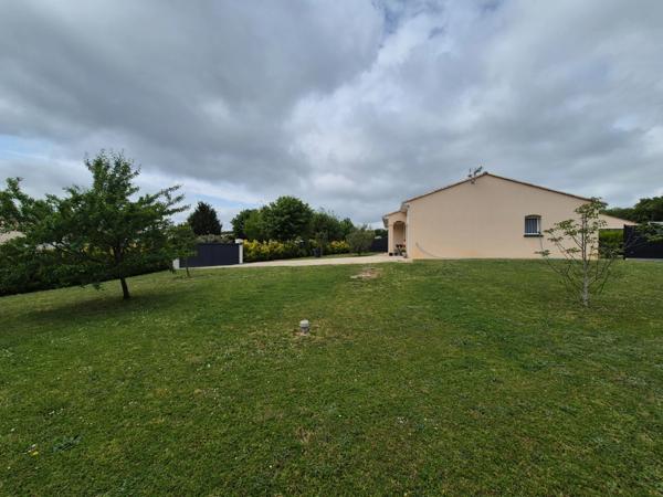 Pavillon Plain-Pied, 100 m2, 3 chambres. Prestation qualitative, terrain paysagé.