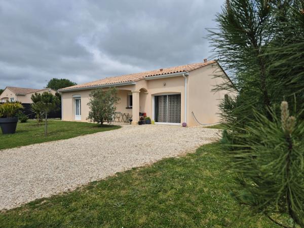 Pavillon Plain-Pied, 100 m2, 3 chambres. Prestation qualitative, terrain paysagé.