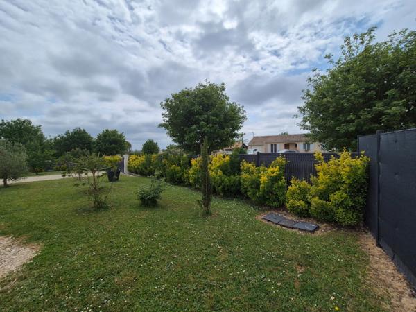 Pavillon Plain-Pied, 100 m2, 3 chambres. Prestation qualitative, terrain paysagé.