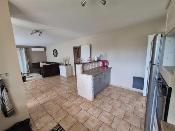 Pavillon Plain-Pied, 100 m2, 3 chambres. Prestation qualitative, terrain paysagé.
