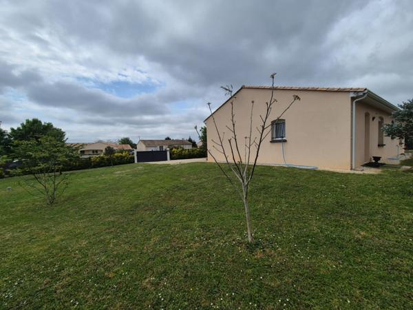 Pavillon Plain-Pied, 100 m2, 3 chambres. Prestation qualitative, terrain paysagé.