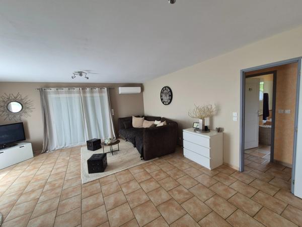 Pavillon Plain-Pied, 100 m2, 3 chambres. Prestation qualitative, terrain paysagé.