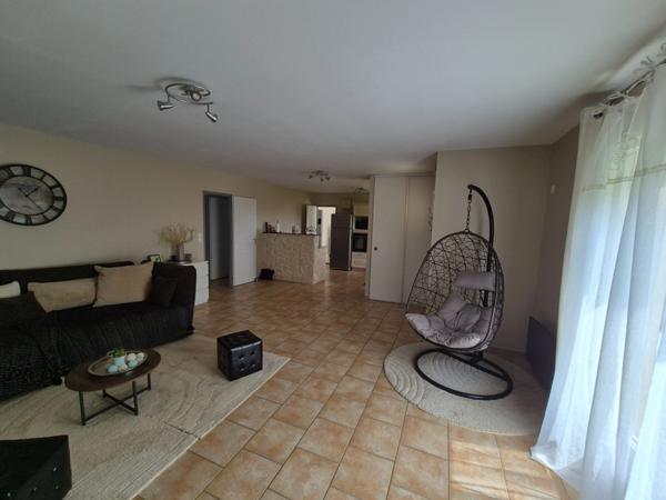 Pavillon Plain-Pied, 100 m2, 3 chambres. Prestation qualitative, terrain paysagé.
