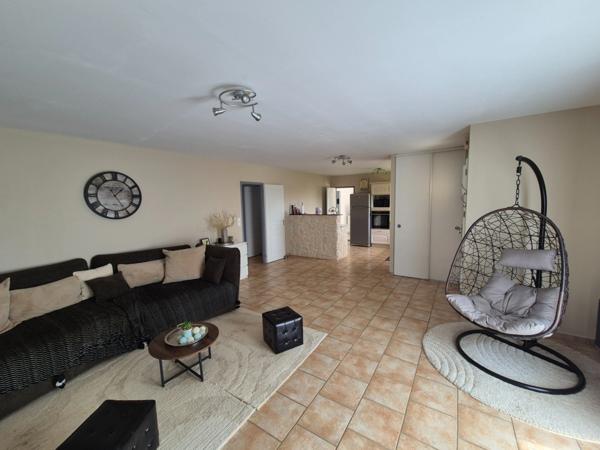 Pavillon Plain-Pied, 100 m2, 3 chambres. Prestation qualitative, terrain paysagé.