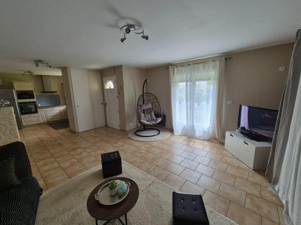 Pavillon Plain-Pied, 100 m2, 3 chambres. Prestation qualitative, terrain paysagé.
