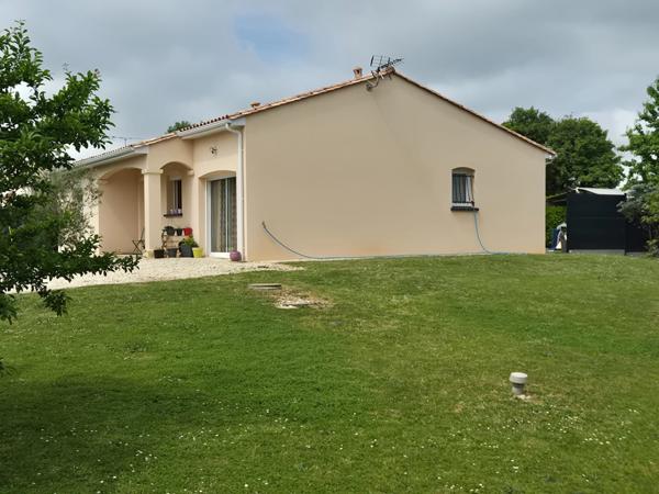 Pavillon Plain-Pied, 100 m2, 3 chambres. Prestation qualitative, terrain paysagé.