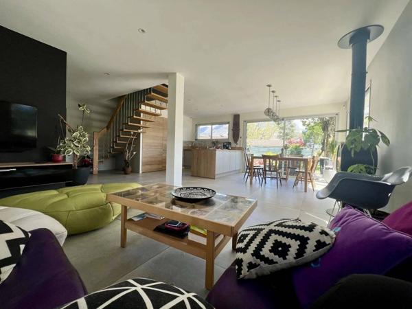SEVRIER récente maison contemporaine à 50m du Lac
