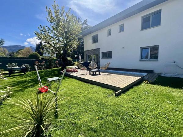 SEVRIER récente maison contemporaine à 50m du Lac