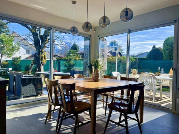 SEVRIER récente maison contemporaine à 50m du Lac