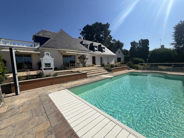 Maison à vendre à Saint-Avé – 250 m² habitables sur 3 300 m² de terrain avec piscine
