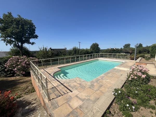 Maison à vendre à Saint-Avé – 250 m² habitables sur 3 300 m² de terrain avec piscine