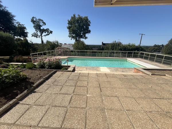 Maison à vendre à Saint-Avé – 250 m² habitables sur 3 300 m² de terrain avec piscine