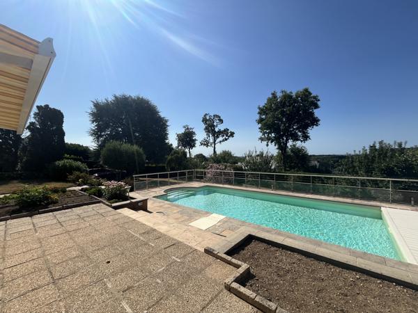 Maison à vendre à Saint-Avé – 250 m² habitables sur 3 300 m² de terrain avec piscine