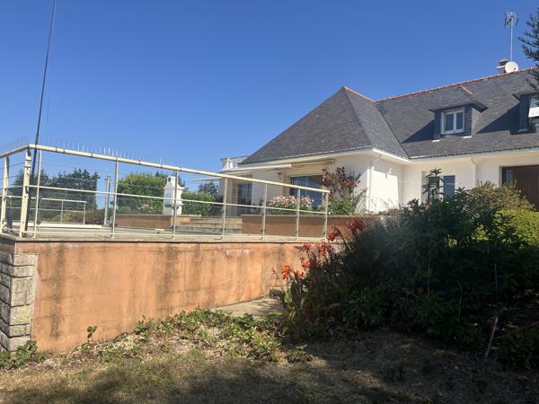 Maison à vendre à Saint-Avé – 250 m² habitables sur 3 300 m² de terrain avec piscine