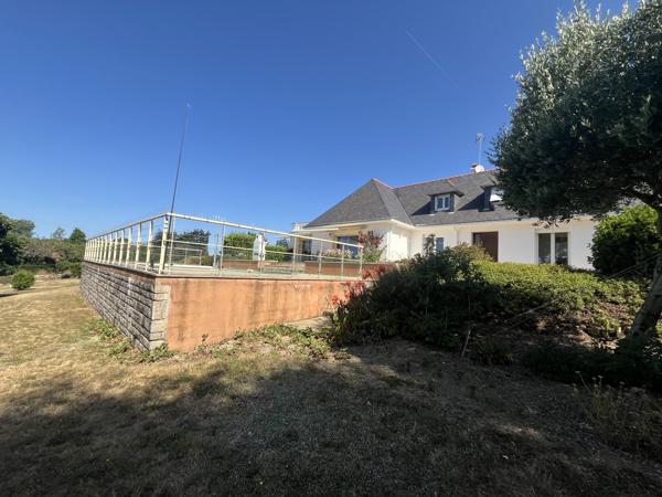 Maison à vendre à Saint-Avé – 250 m² habitables sur 3 300 m² de terrain avec piscine