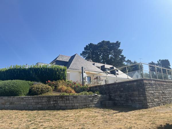 Maison à vendre à Saint-Avé – 250 m² habitables sur 3 300 m² de terrain avec piscine