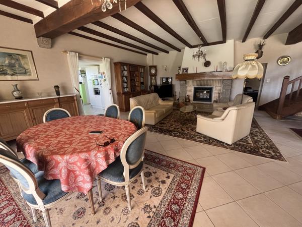 Maison à vendre à Saint-Avé – 250 m² habitables sur 3 300 m² de terrain avec piscine
